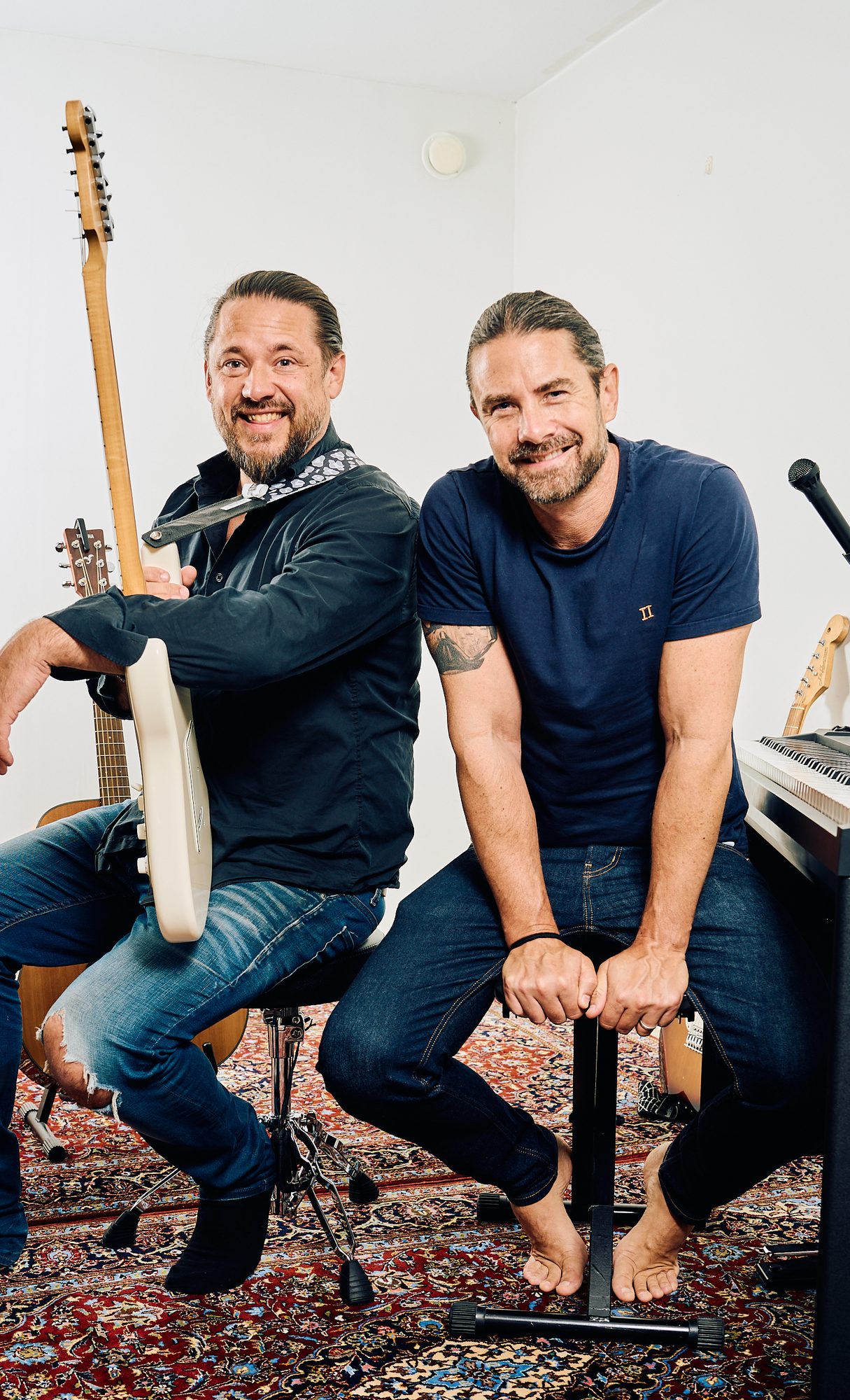 Danne och Mackan i studion, gitarr och piano